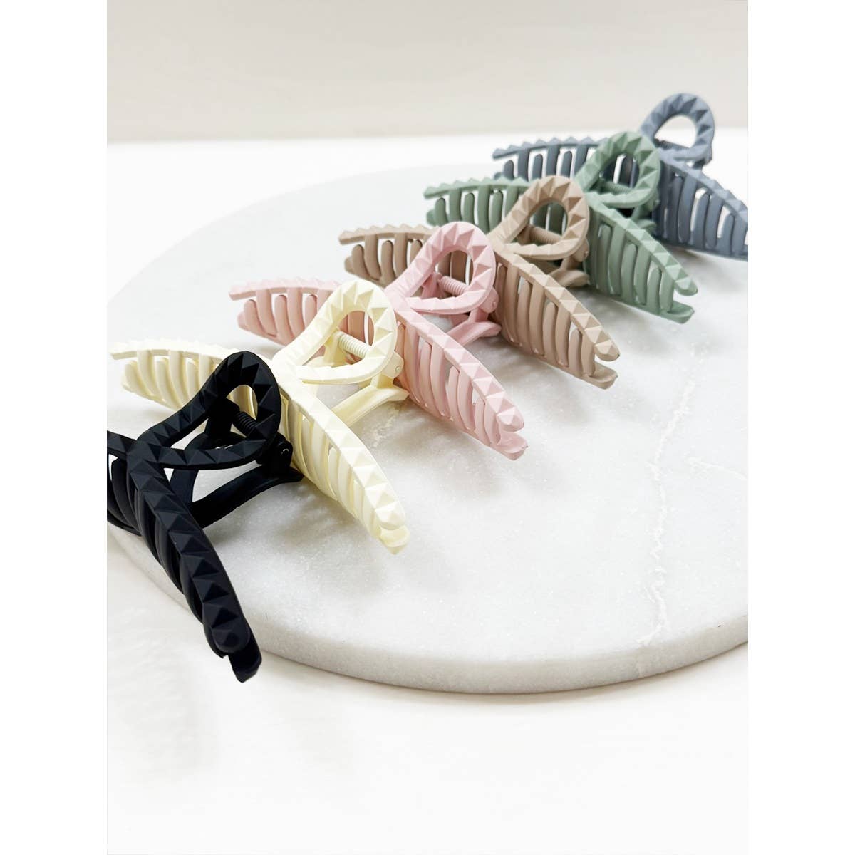 Embossed Loop Shape Jumbo Hair Claw