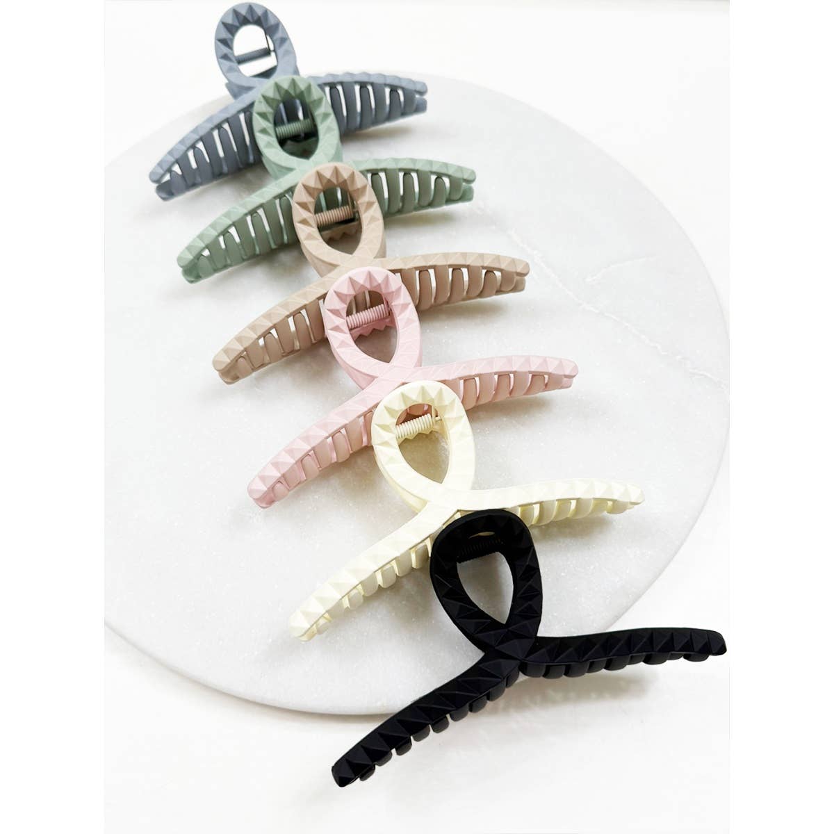 Embossed Loop Shape Jumbo Hair Claw