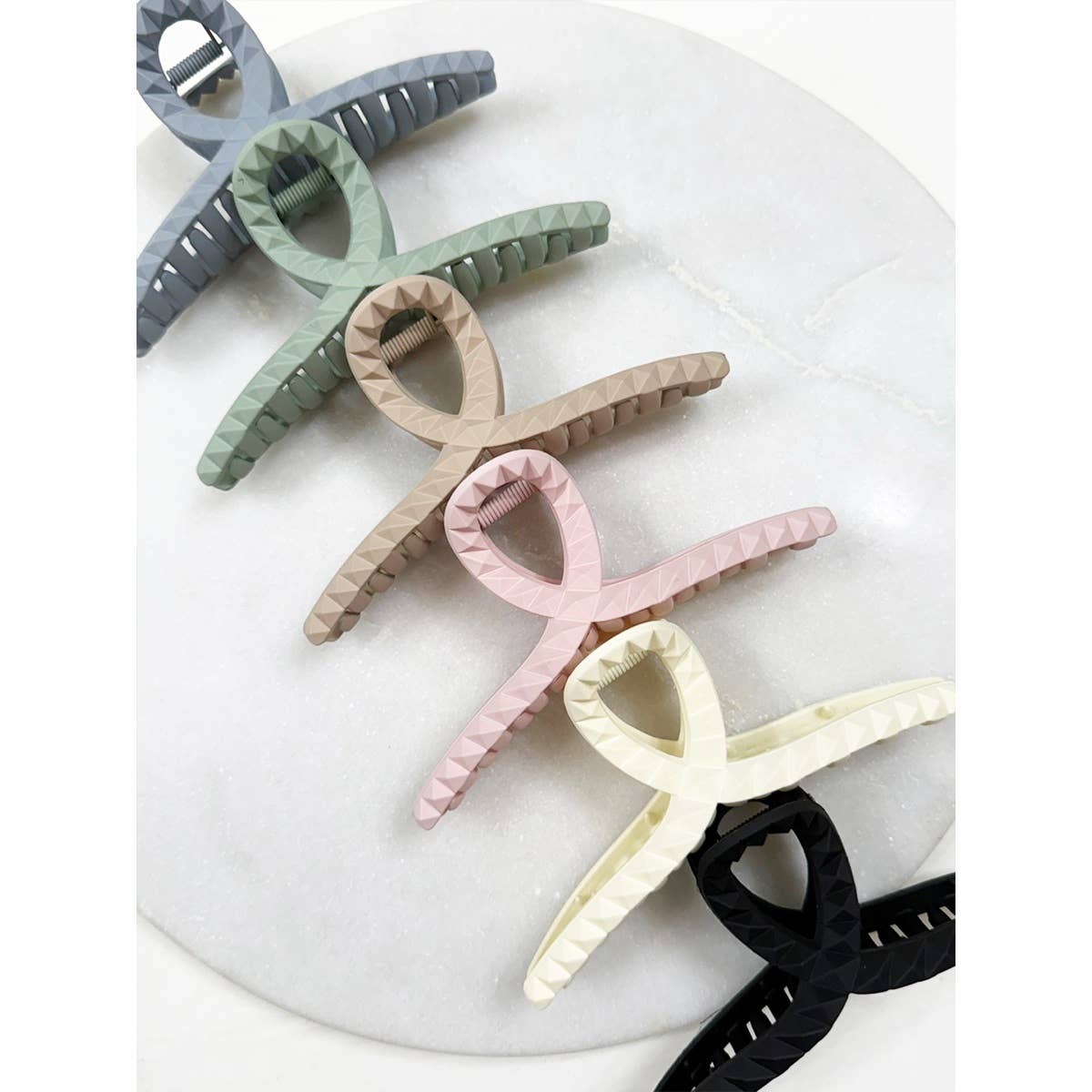 Embossed Loop Shape Jumbo Hair Claw